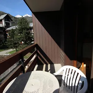1 Bedroom Flat, Heated Pool, Heart Of Village, Parking, Wifi Apartment